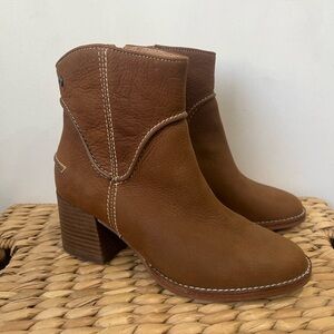 UGG suede heeled boots size 6